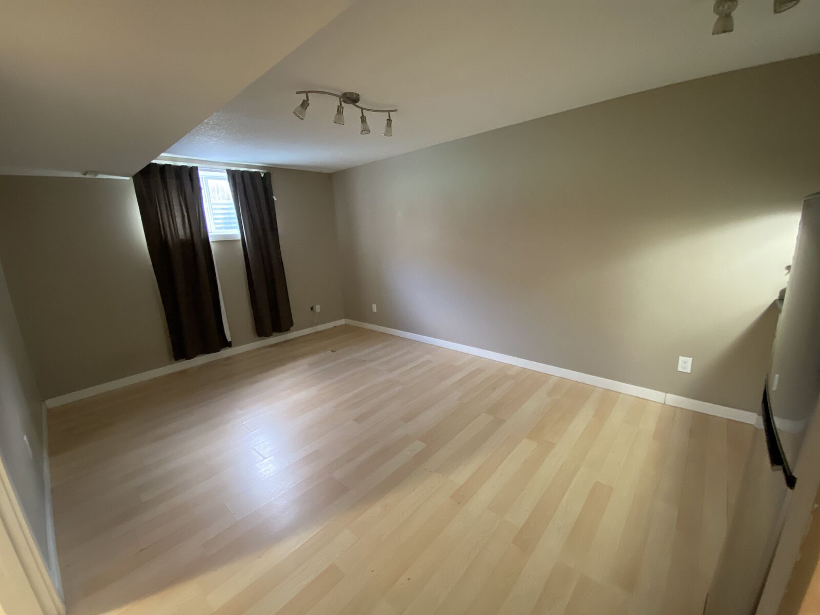 Calgary 1 bedroom Basement for rent. Property photo: 742033-1