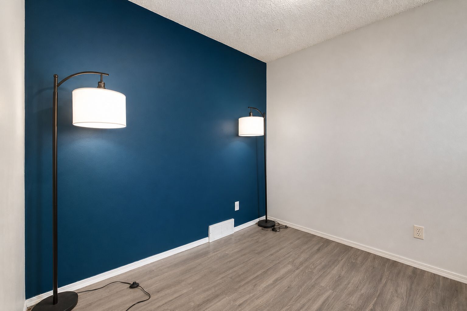Calgary 1 bedroom Room For Rent for rent. Property photo: 742101-1