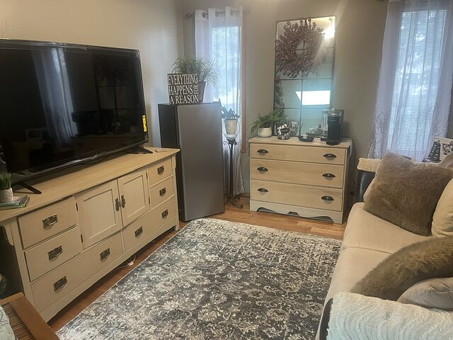 Calgary 1 + Den bedrooms Room For Rent for rent. Property photo: 742174-1