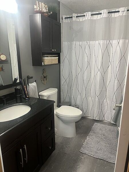 Calgary 1 + Den bedrooms Room For Rent for rent. Property photo: 742174-2