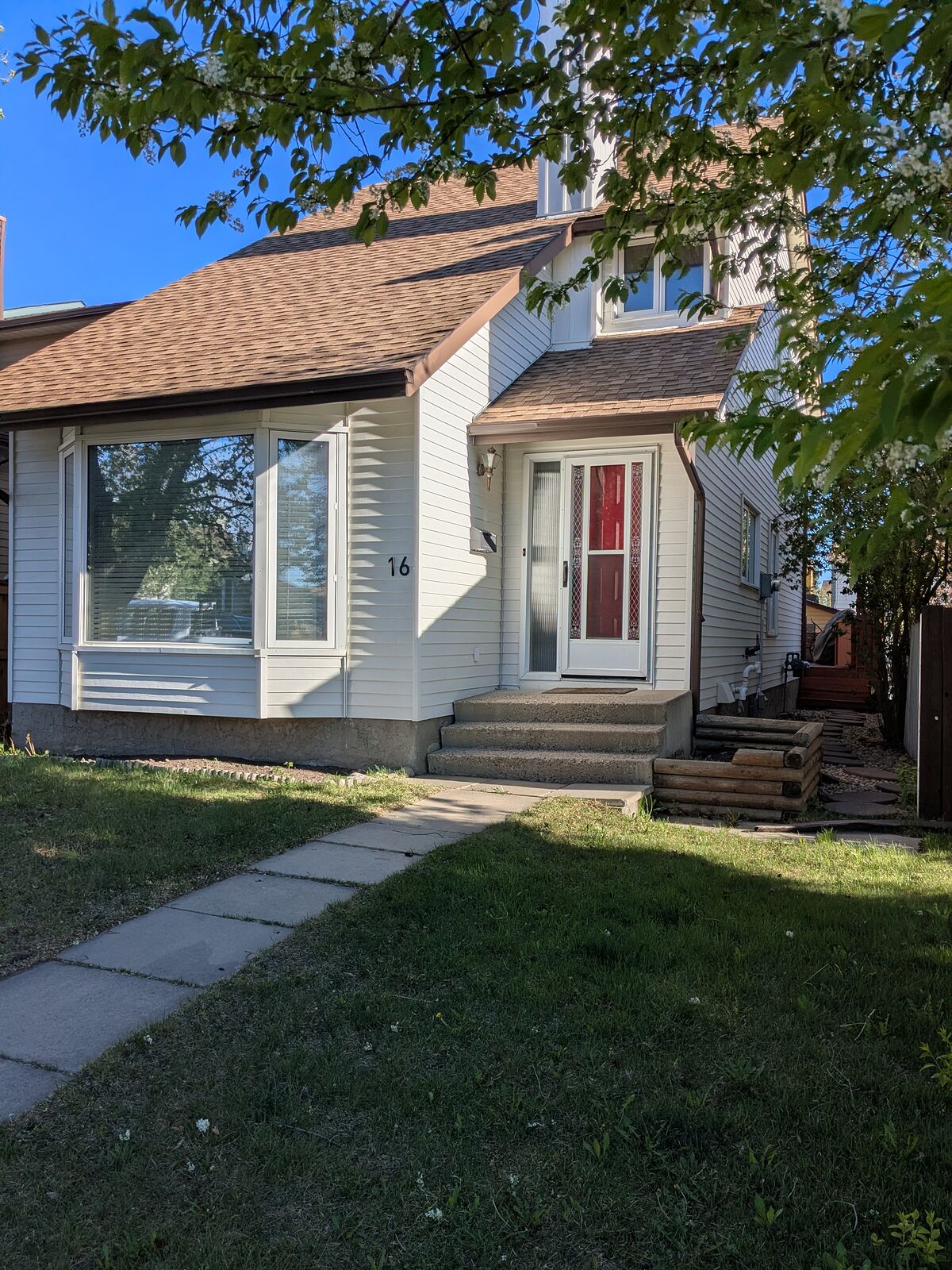 Calgary 4 bedrooms House for rent. Property photo: 742247-1