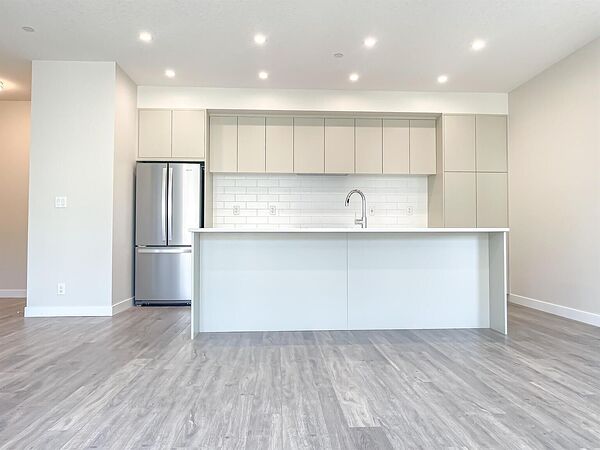 Calgary 2 bedrooms Condo Unit for rent. Property photo: 742258-2
