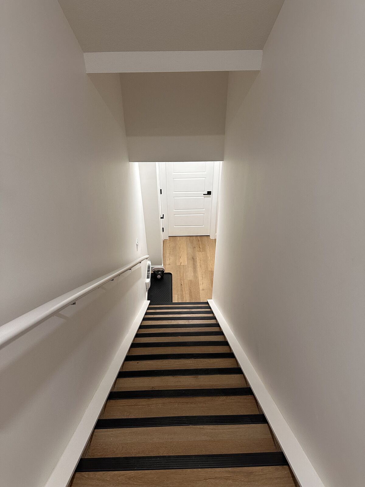 Calgary 2 bedrooms Basement for rent. Property photo: 742335-1