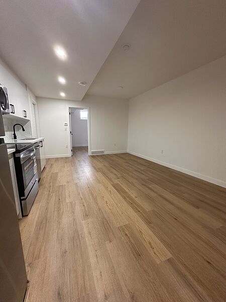 Calgary 2 bedrooms Basement for rent. Property photo: 742335-2