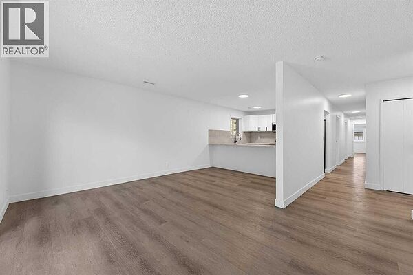 Calgary 3 bedrooms Condo Unit for rent. Property photo: 742344-2