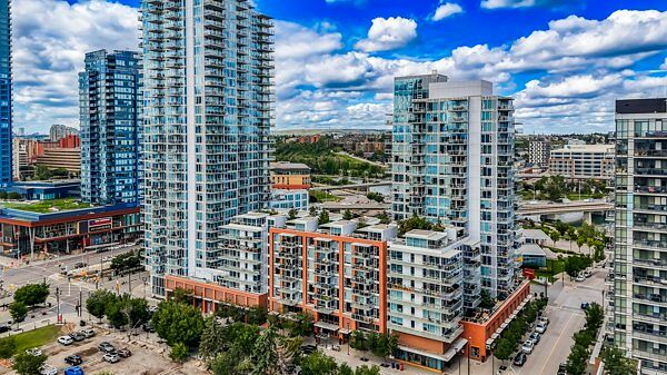 Calgary 2 bedrooms Condo Unit for rent. Property photo: 742346-1