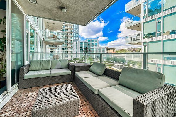 Calgary 2 bedrooms Condo Unit for rent. Property photo: 742346-2
