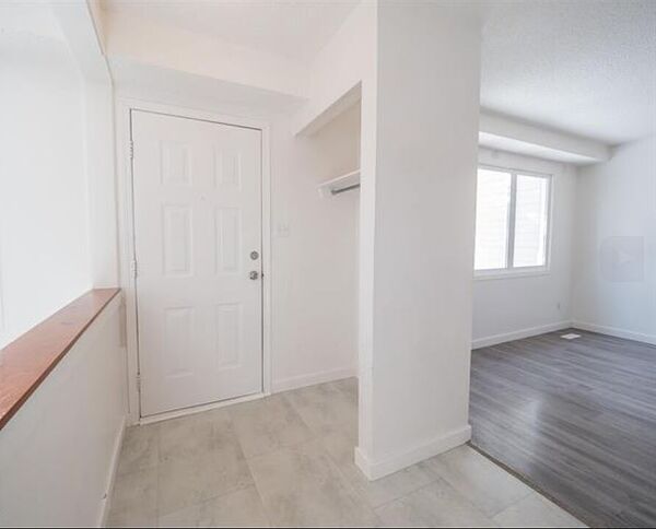Edmonton 3 bedrooms Townhouse for rent. Property photo: 742450-2