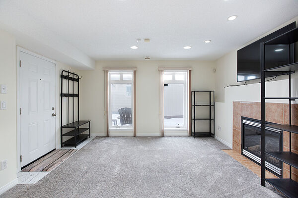 Calgary 2 bedrooms Basement for rent. Property photo: 742463-2