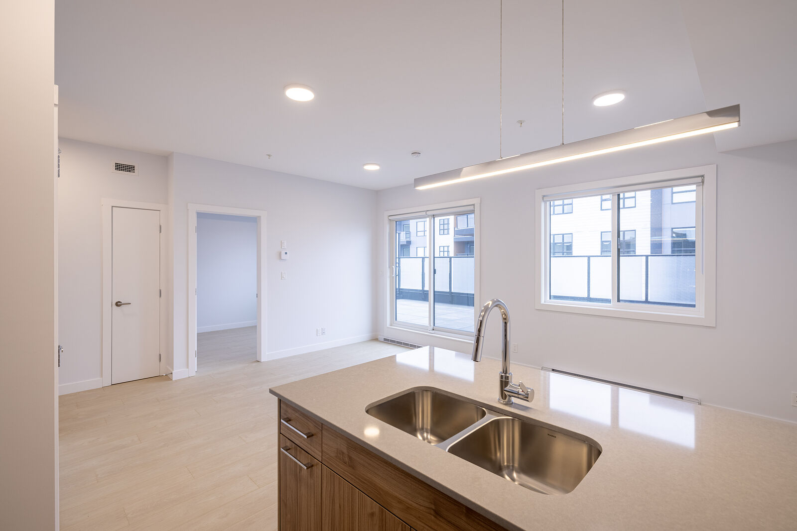 Calgary 1 bedroom Condo Unit for rent. Property photo: 742476-1