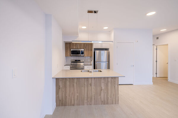 Calgary 1 bedroom Condo Unit for rent. Property photo: 742476-3