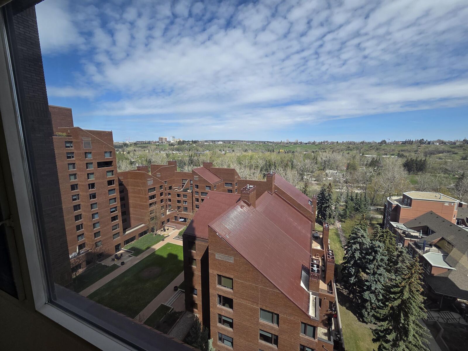 Calgary 2 bedrooms Condo Unit for rent. Property photo: 742491-1