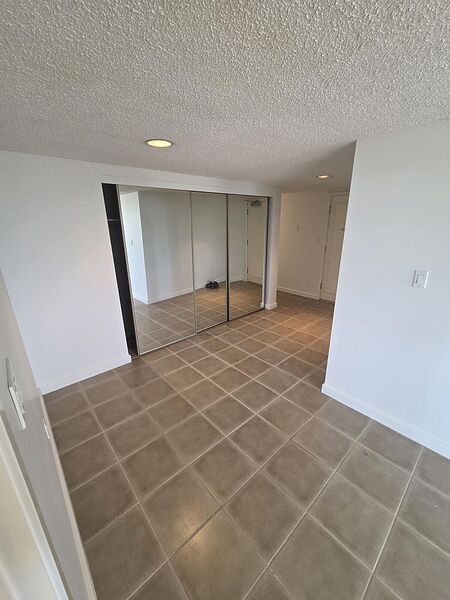 Calgary 2 bedrooms Condo Unit for rent. Property photo: 742491-3