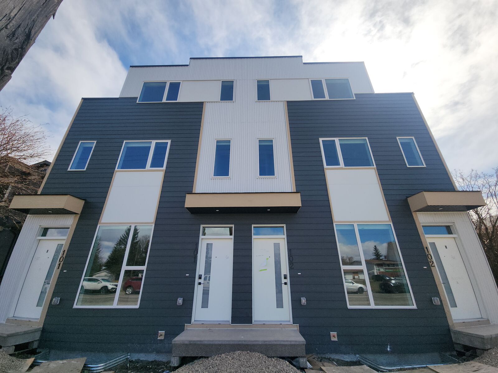 Calgary 2 bedrooms Duplex for rent. Property photo: 742509-1