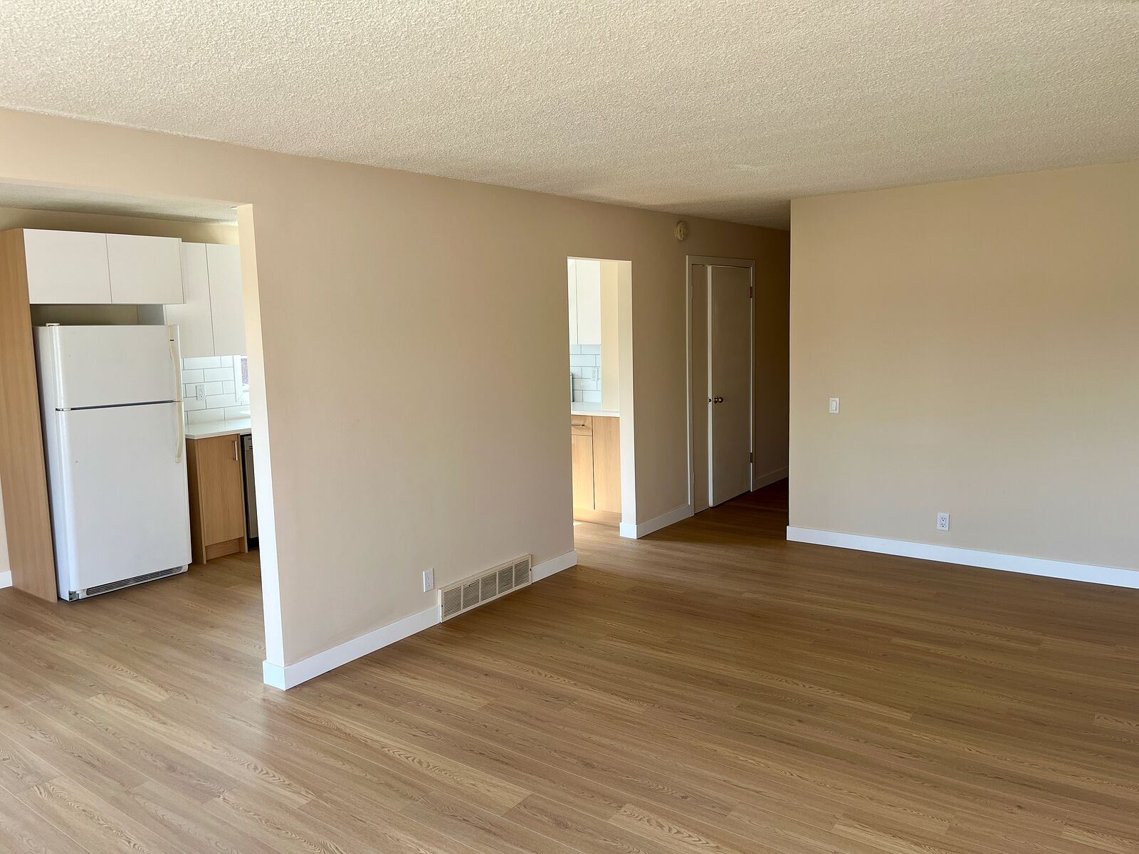 Calgary 2 bedrooms Duplex for rent. Property photo: 742526-1