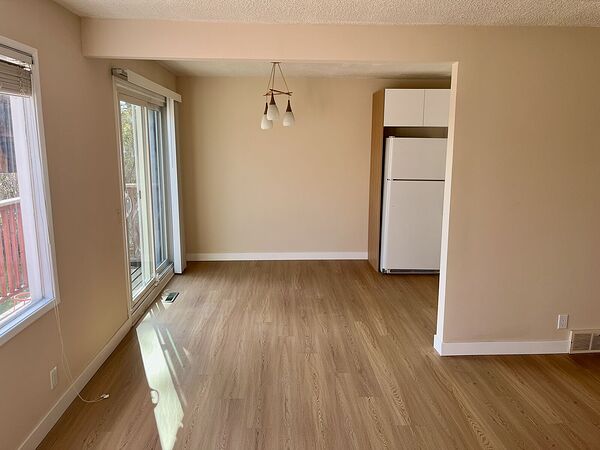 Calgary 2 bedrooms Duplex for rent. Property photo: 742526-2