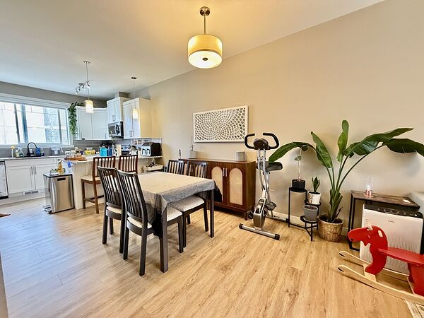 Calgary 2 bedrooms Townhouse for rent. Property photo: 742543-2