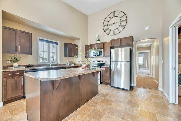 Calgary 2 bedrooms Condo Unit for rent. Property photo: 742582-2