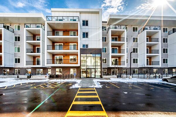 Calgary 2 bedrooms Condo Unit for rent. Property photo: 742627-2