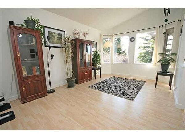 Calgary 3 bedrooms House for rent. Property photo: 742778-2