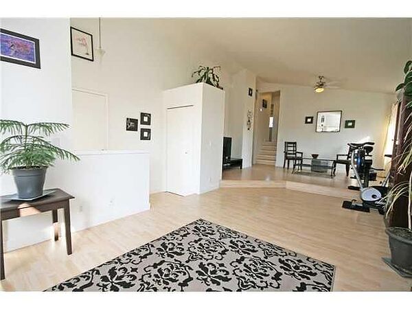 Calgary 3 bedrooms House for rent. Property photo: 742778-3