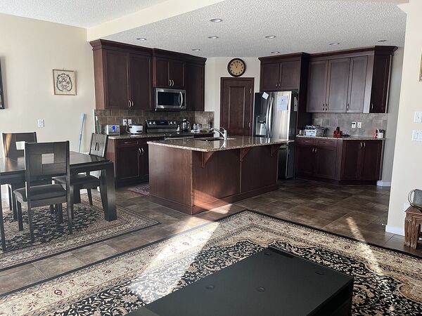 Calgary 4 bedrooms House for rent. Property photo: 742810-2