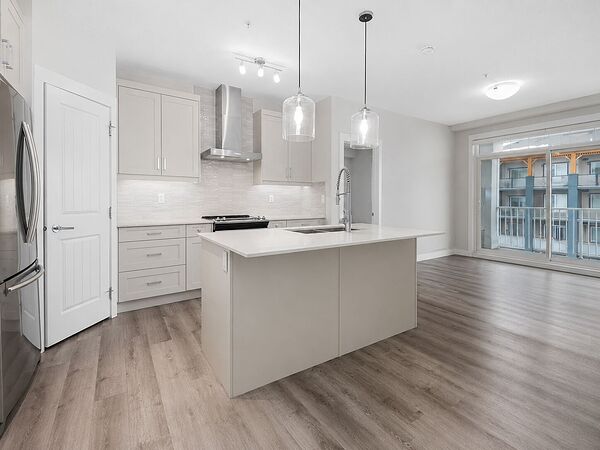 Calgary 2 bedrooms Condo Unit for rent. Property photo: 742931-2