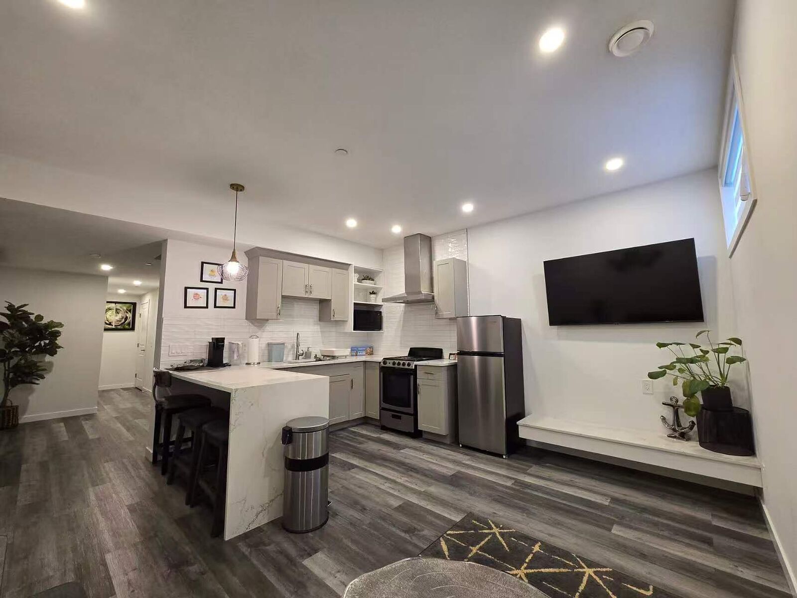 Calgary 2 bedrooms Basement for rent. Property photo: 742983-1