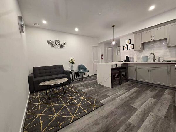 Calgary 2 bedrooms Basement for rent. Property photo: 742983-3