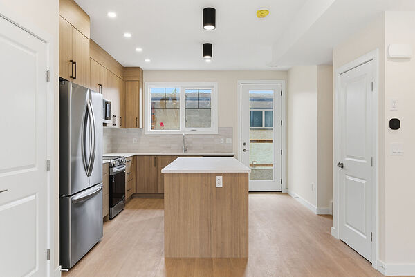 Calgary 3 bedrooms Townhouse for rent. Property photo: 743033-2