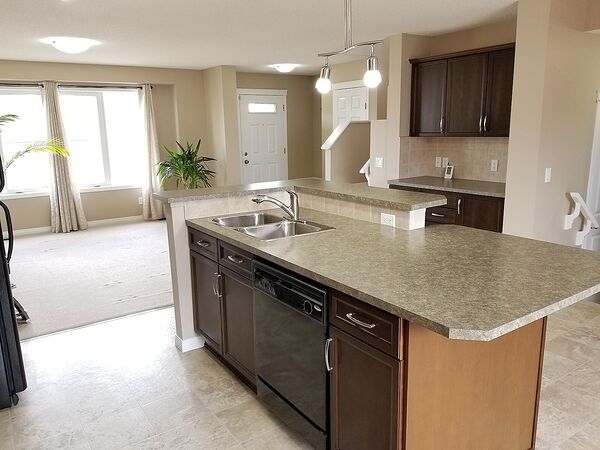 Calgary 3 bedrooms House for rent. Property photo: 743091-3