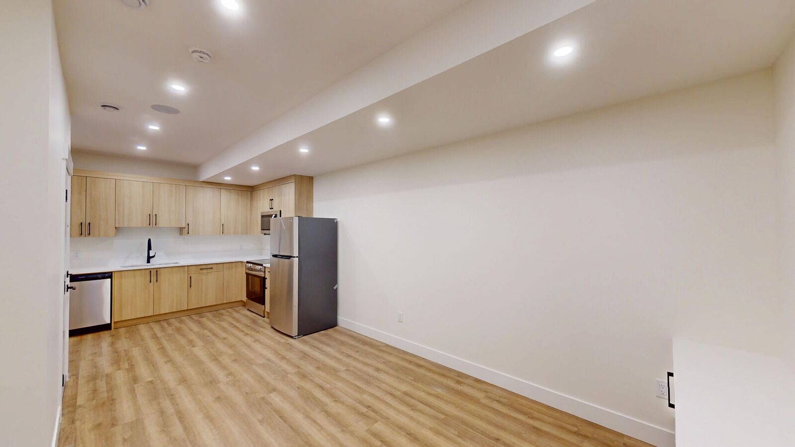 Calgary 2 bedrooms Duplex for rent. Property photo: 743172-1