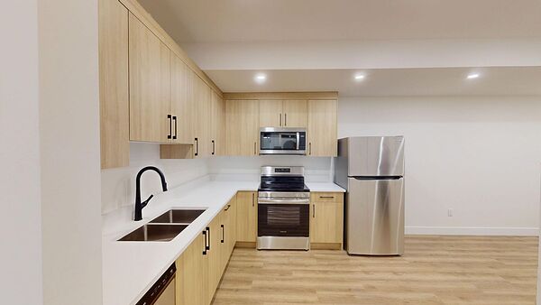 Calgary 2 bedrooms Duplex for rent. Property photo: 743172-2