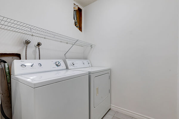 Calgary 3 bedrooms Fourplex for rent. Property photo: 743210-3