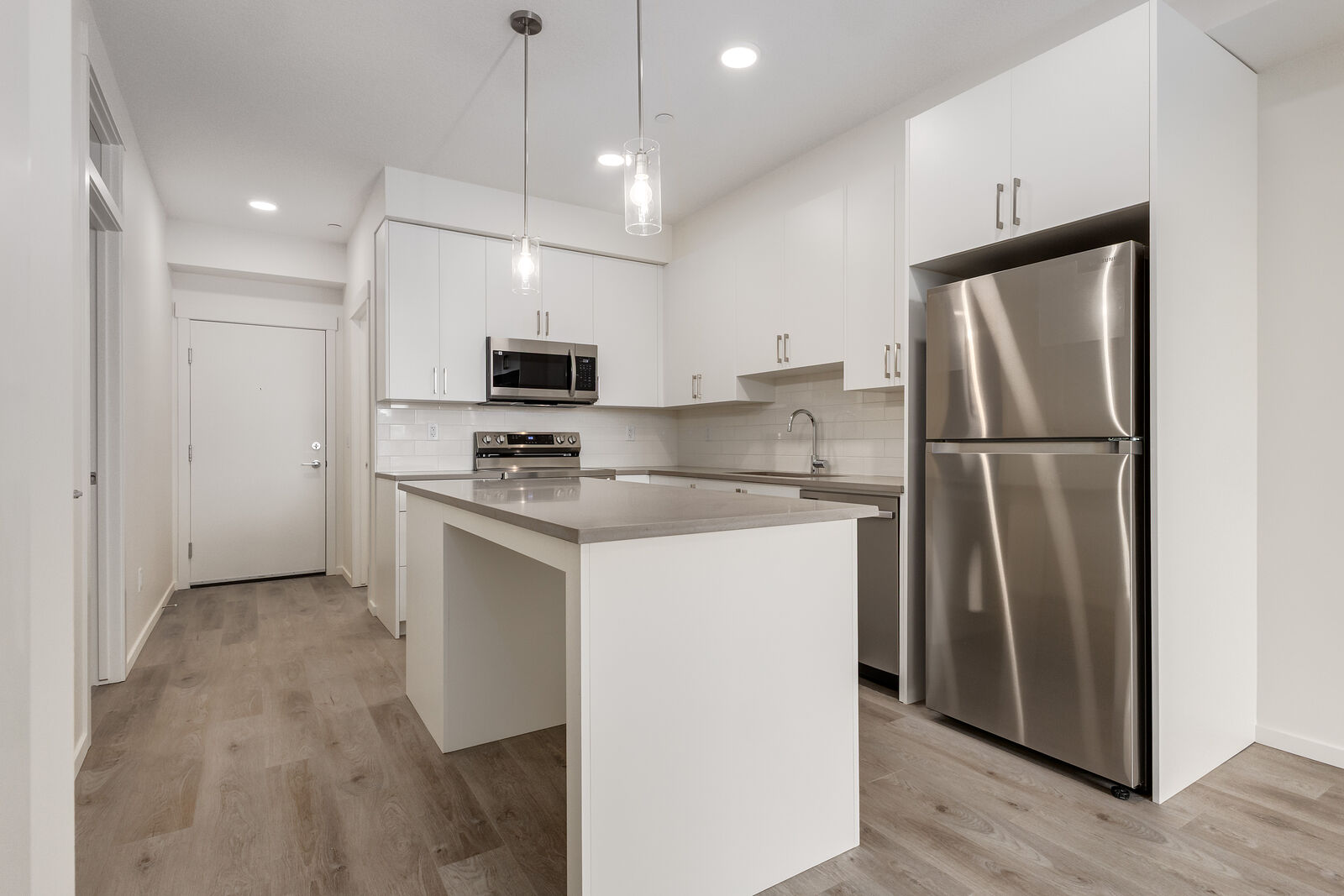 Calgary 2 bedrooms Condo Unit for rent. Property photo: 743278-1