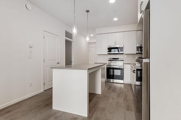 Calgary 2 bedrooms Condo Unit for rent. Property photo: 743278-2