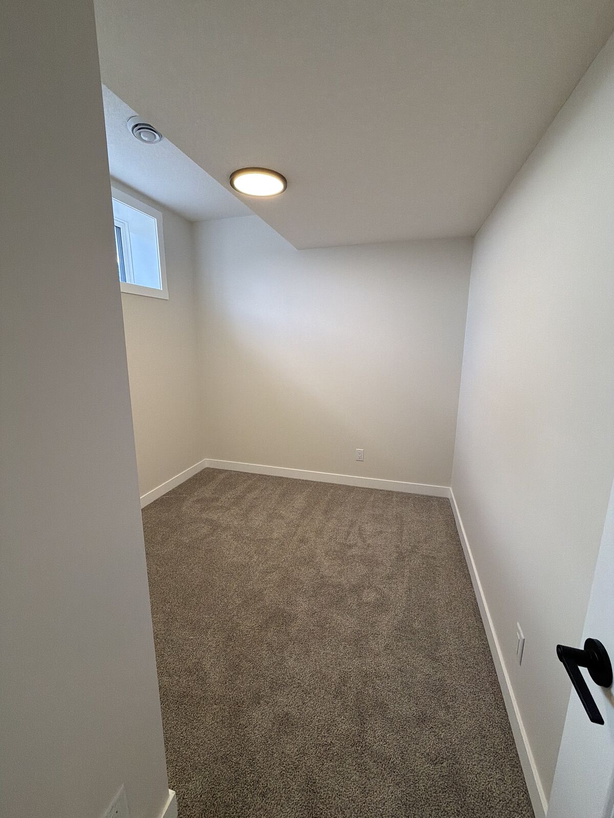 Calgary 2 + Den bedrooms Basement for rent. Property photo: 743282-1