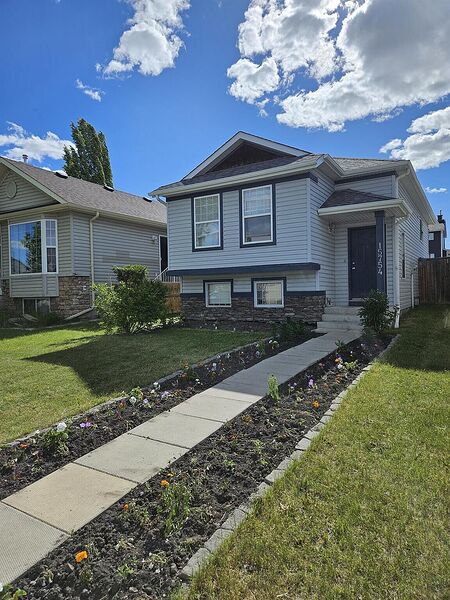 Calgary 3 bedrooms House for rent. Property photo: 743380-2