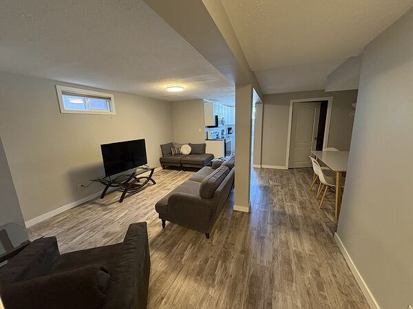 Calgary 1 + Den bedrooms Fourplex for rent. Property photo: 743463-2