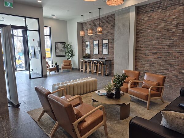 Calgary 1 + Den bedrooms Condo Unit for rent. Property photo: 743490-2