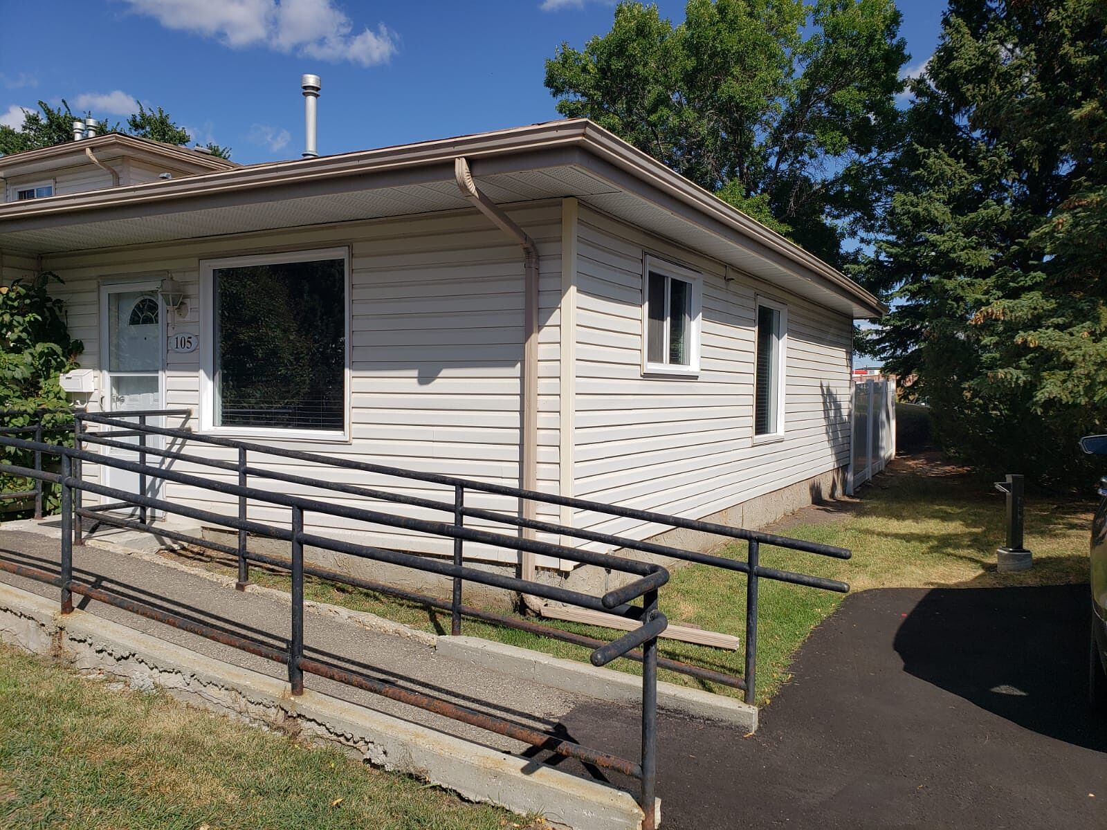 Edmonton 3 bedrooms Townhouse for rent. Property photo: 743495-1