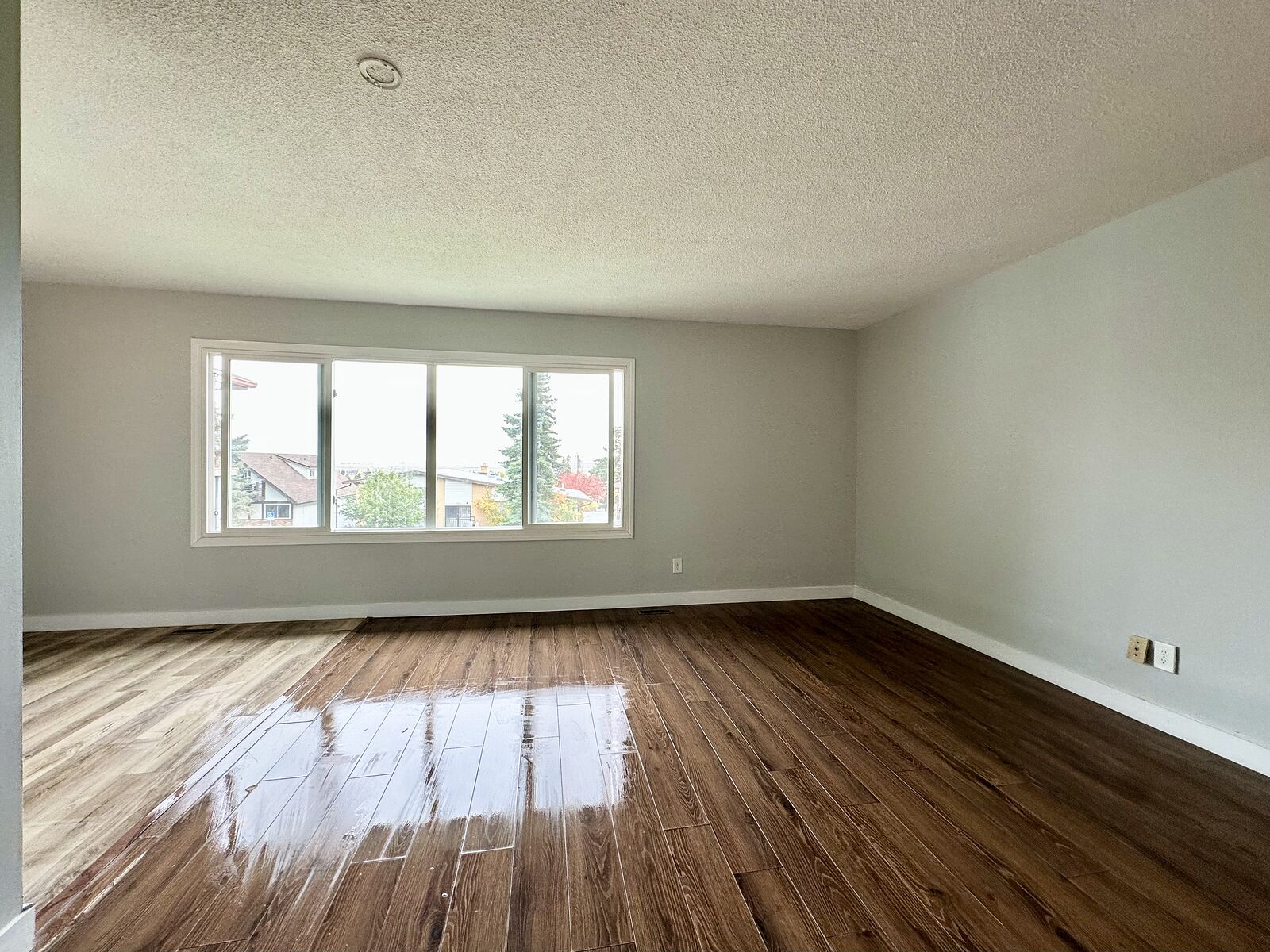 Calgary 2 bedrooms Duplex for rent. Property photo: 743584-1