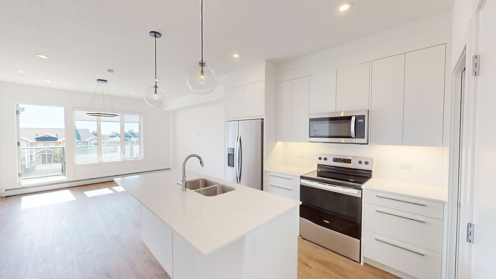 Calgary 2 bedrooms Condo Unit for rent. Property photo: 743663-1