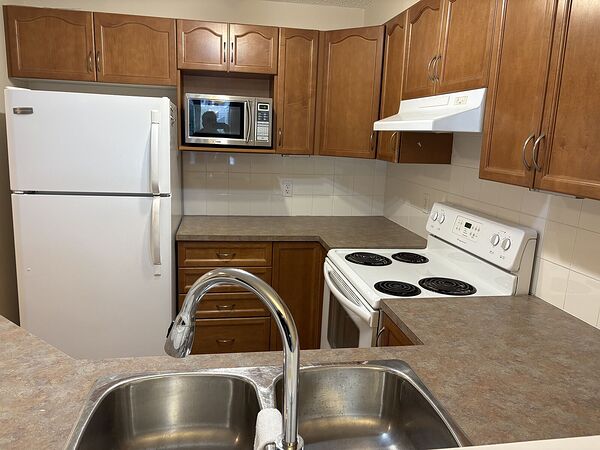 Calgary 1 + Den bedrooms Condo Unit for rent. Property photo: 743685-2