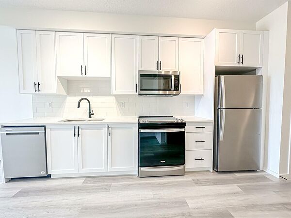 Calgary 2 bedrooms Condo Unit for rent. Property photo: 743762-2