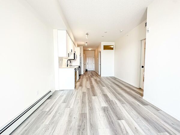 Calgary 2 bedrooms Condo Unit for rent. Property photo: 743762-3