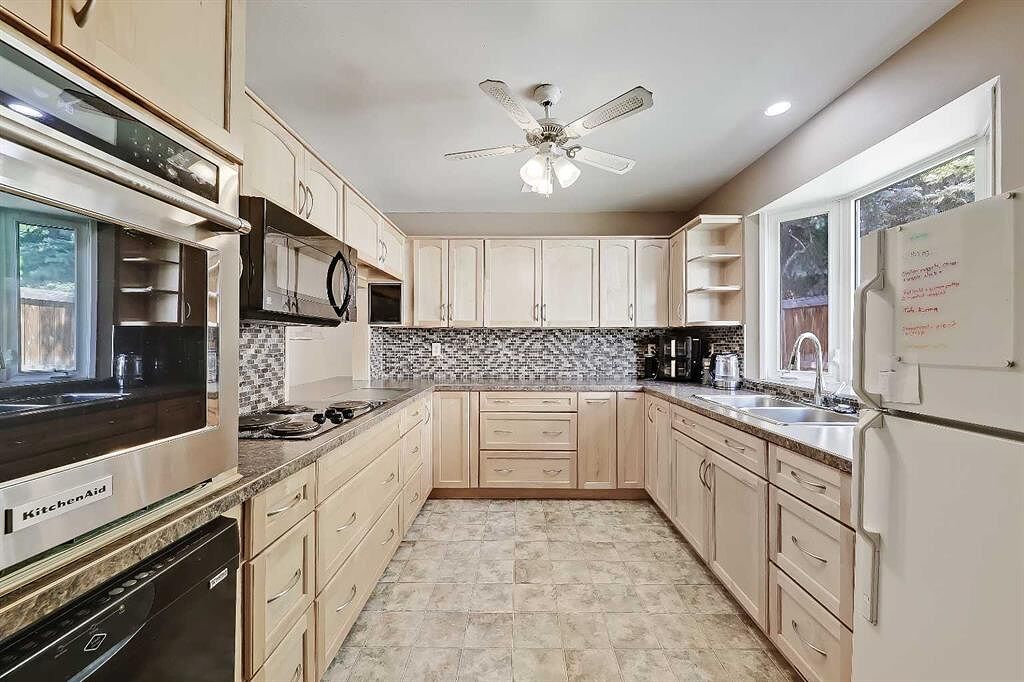 Calgary 3 bedrooms Main Floor for rent. Property photo: 7438-1