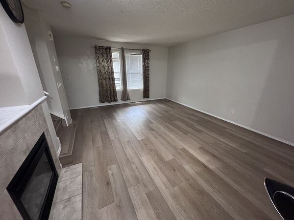 Calgary 3 bedrooms Townhouse for rent. Property photo: 743811-3