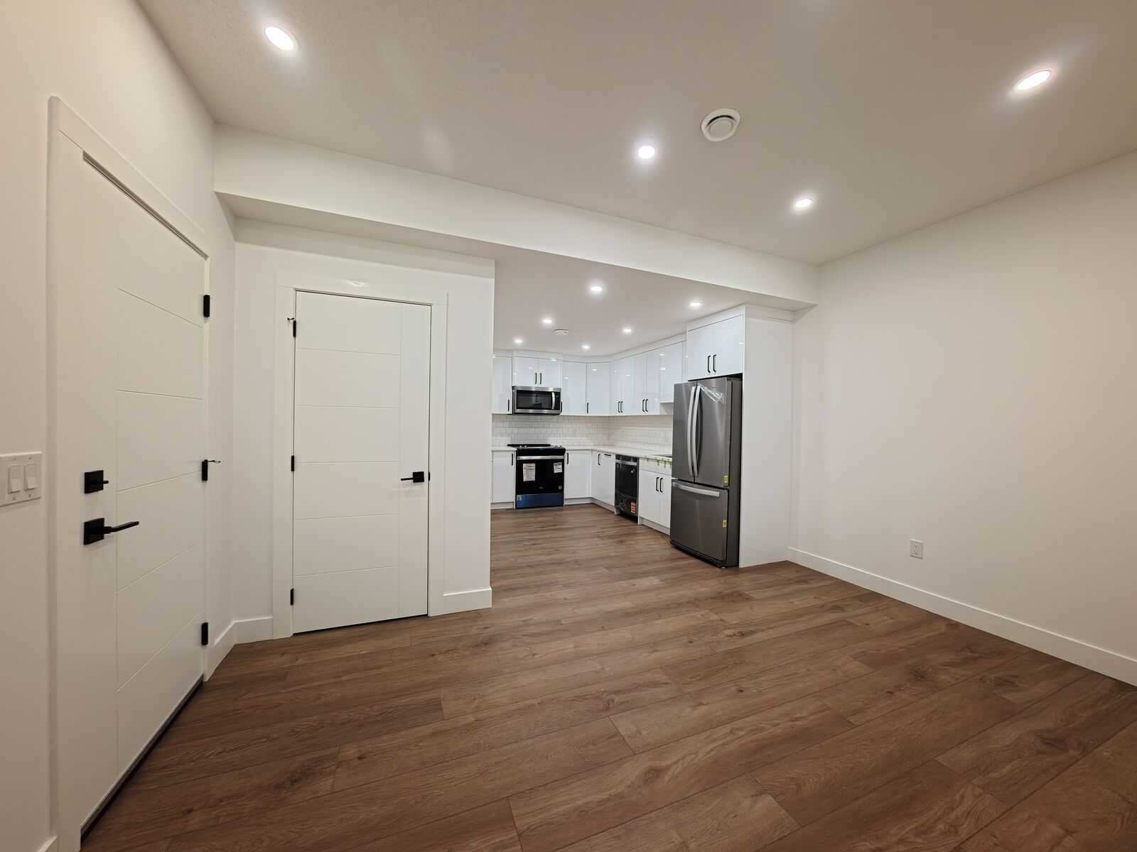 Calgary 2 bedrooms Basement for rent. Property photo: 743870-1