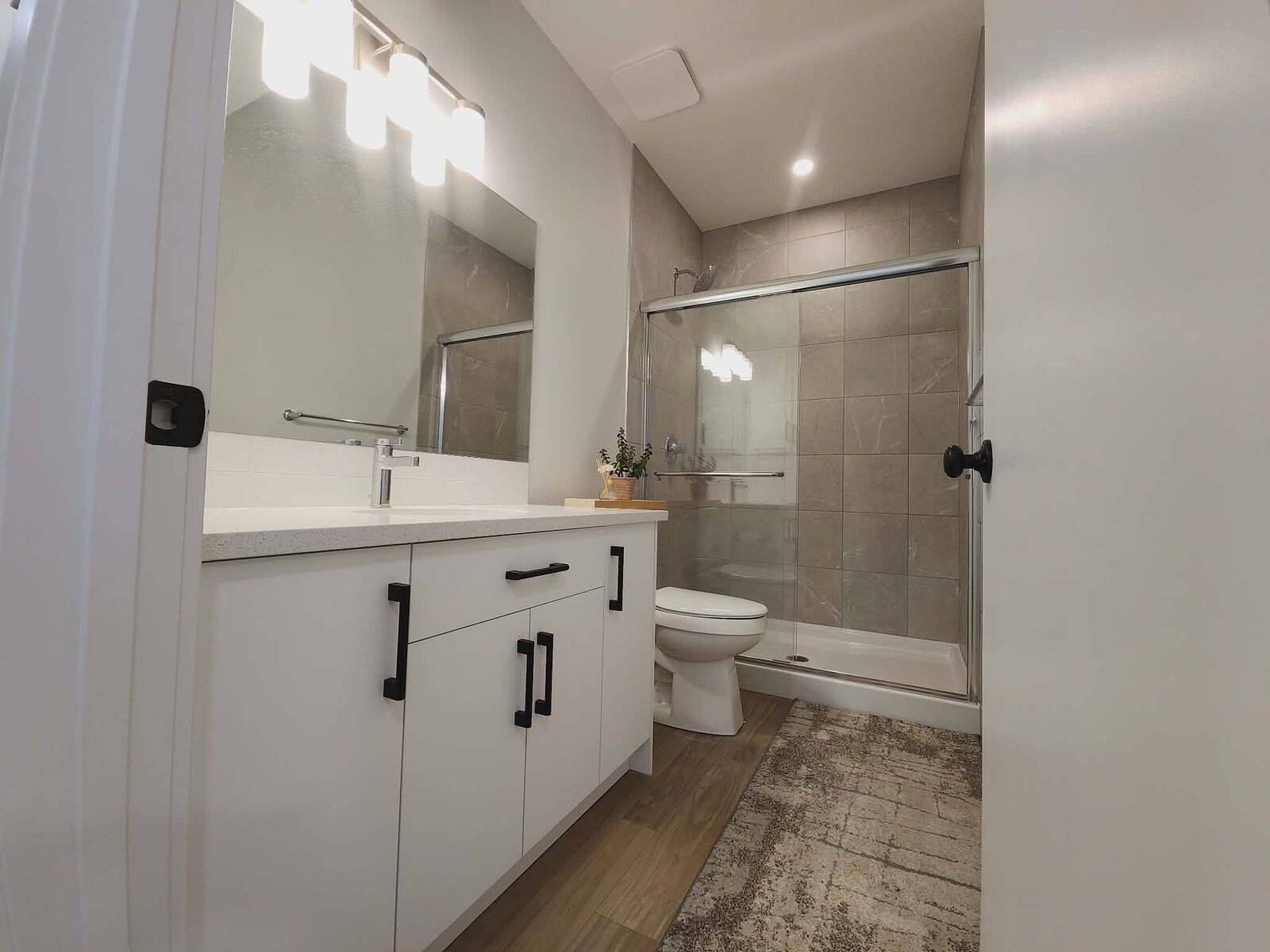 Calgary 2 bedrooms Basement for rent. Property photo: 743896-1